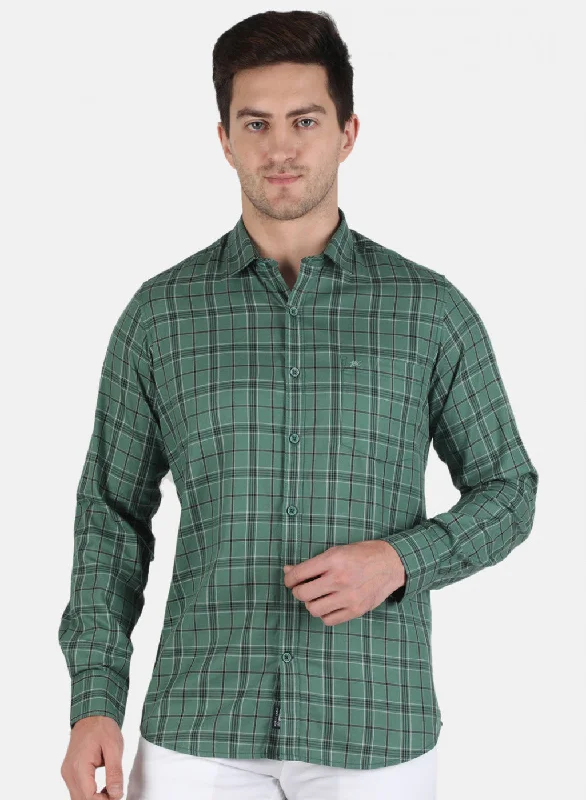 Plus Size Men's Striped Chambray Casual Shirts with a Spread Collar for a Preppy AppearanceMen Green Check Shirt