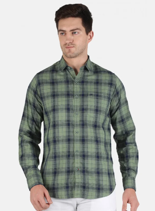 Men's Wrinkle - Resistant Polyester Blend Casual Shirts for Easy Travel and MaintenanceMen Olive Check Shirt