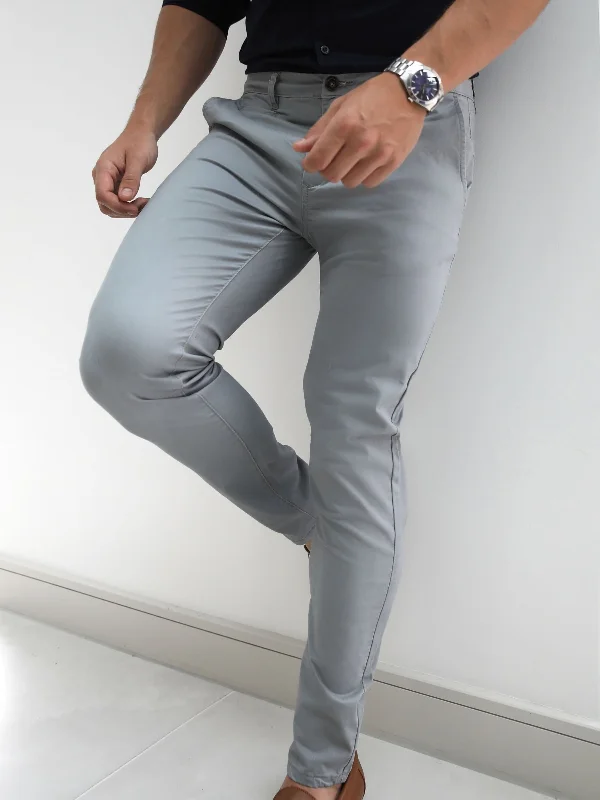 Men's Distressed Jeans with Patches for a Retro and DIY - Inspired AppearanceStretch Chinos - Light Grey