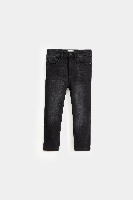 Men's Jeans with a Frayed Hem for a Casual and Effortless StyleStraight Fit Jeans