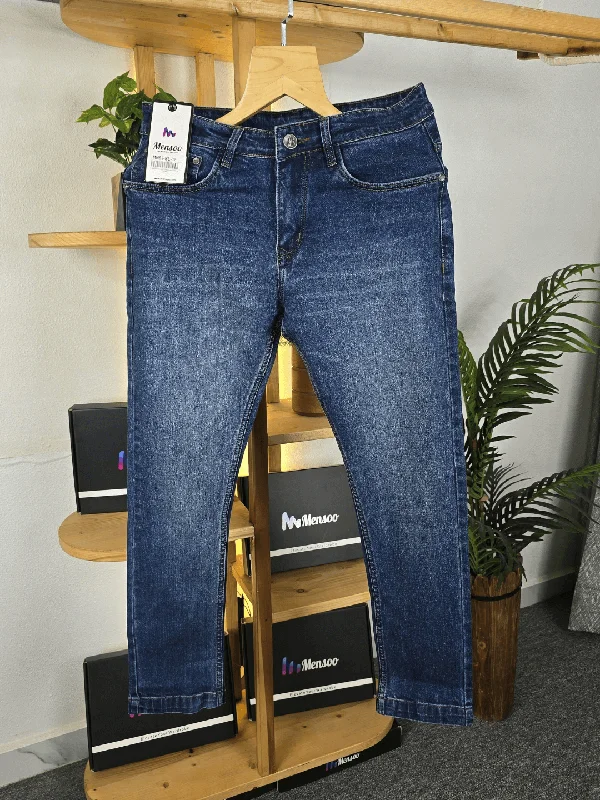 Men's Jeans with an Elastic Waistband for Ultimate ComfortBlue wash jeans in your favourite ankle fit