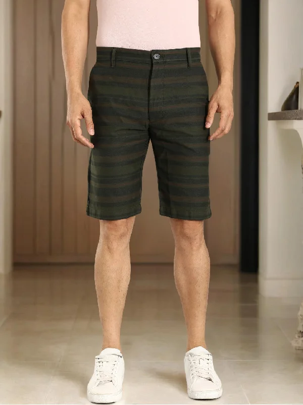 Men's zip - pocket canvas shorts for added functionality during travelMen Striped Cotton Shorts