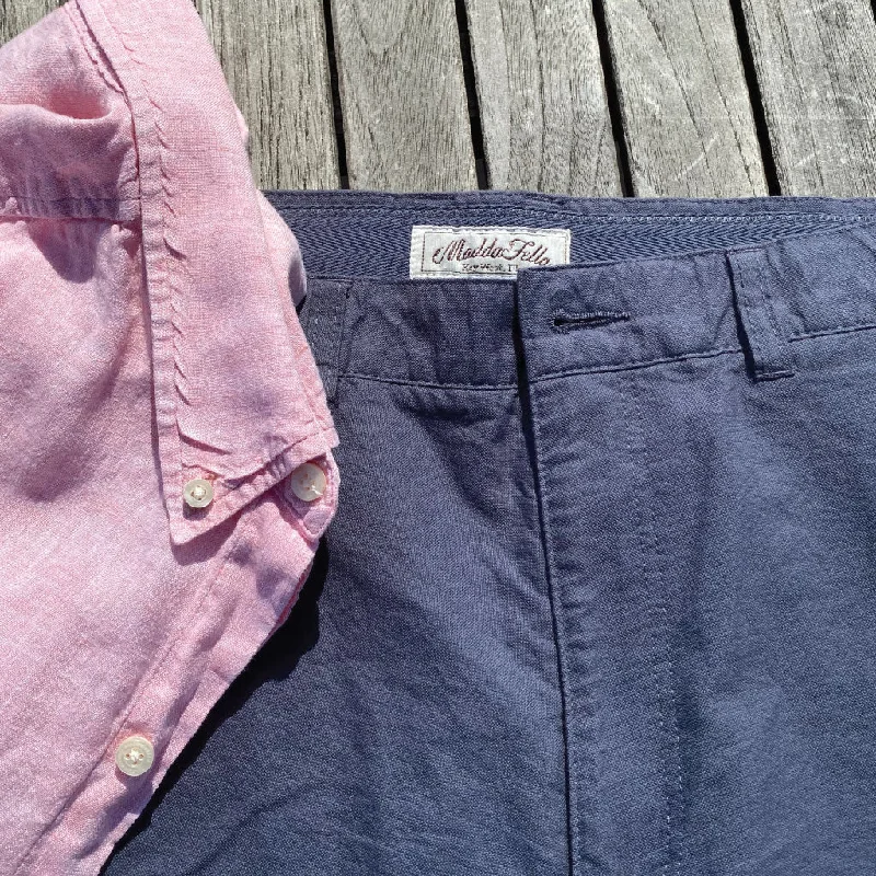 Men's zip - pocket canvas shorts for added functionality during travelCross Dye Oxford Shorts